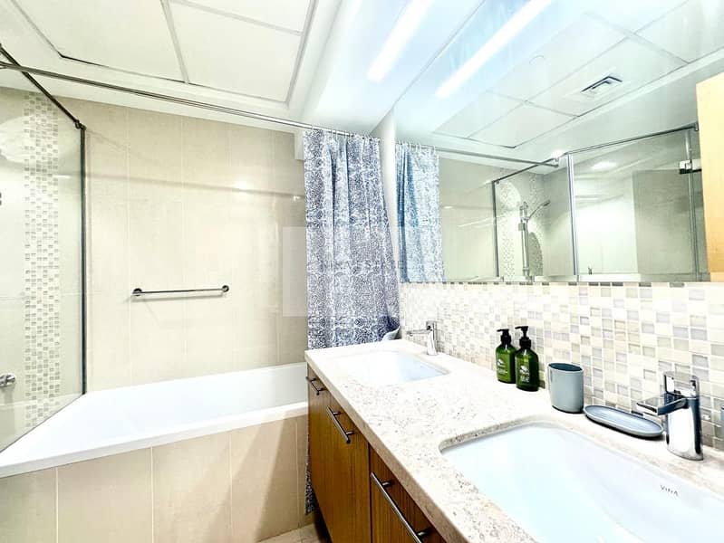 Downtown Panorama | Burj Khalifa View | Furnished - Image 13