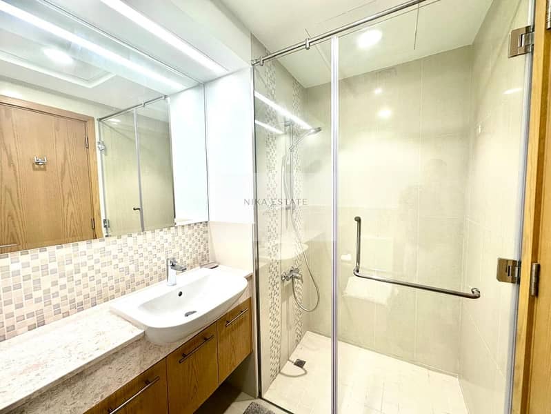 Downtown Panorama | Burj Khalifa View | Furnished - Image 14