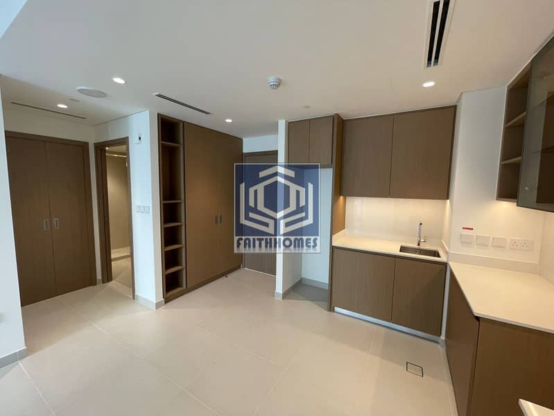 BEACHFRONT LUXURY LIVING AT CREEK HARBOUR