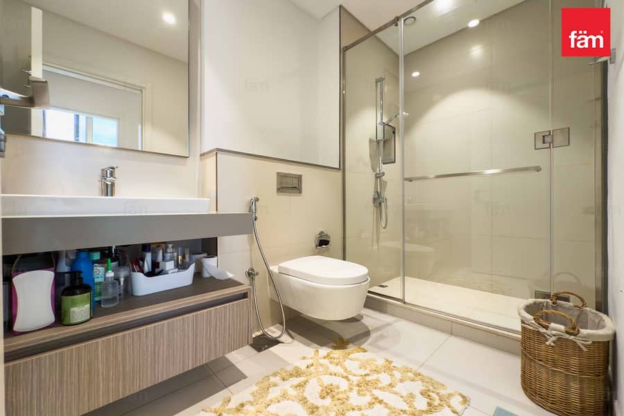 Sea and Burj Khalifa View| Unique Layout| Duplex - Image 17