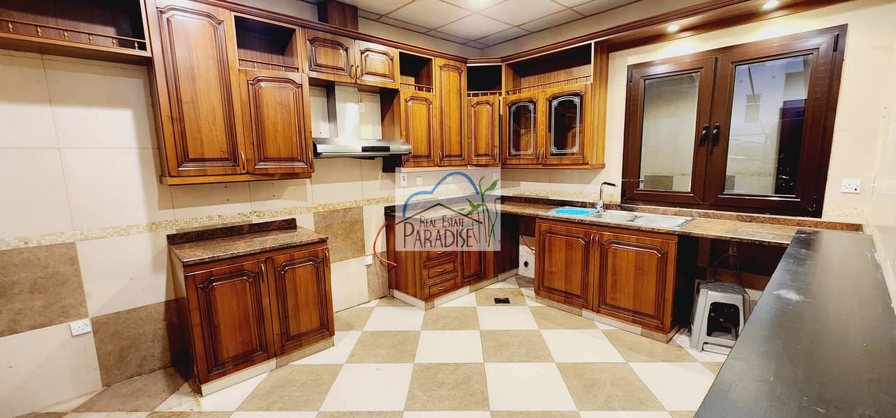 available semi independent 4 Bedroom all Master bedrooms/Maid Room/ Living & dinning/private back lawn swimming pool/4parking space/for rent in mirdif - Image 8