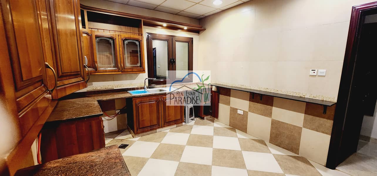 available semi independent 4 Bedroom all Master bedrooms/Maid Room/ Living & dinning/private back lawn swimming pool/4parking space/for rent in mirdif - Image 9