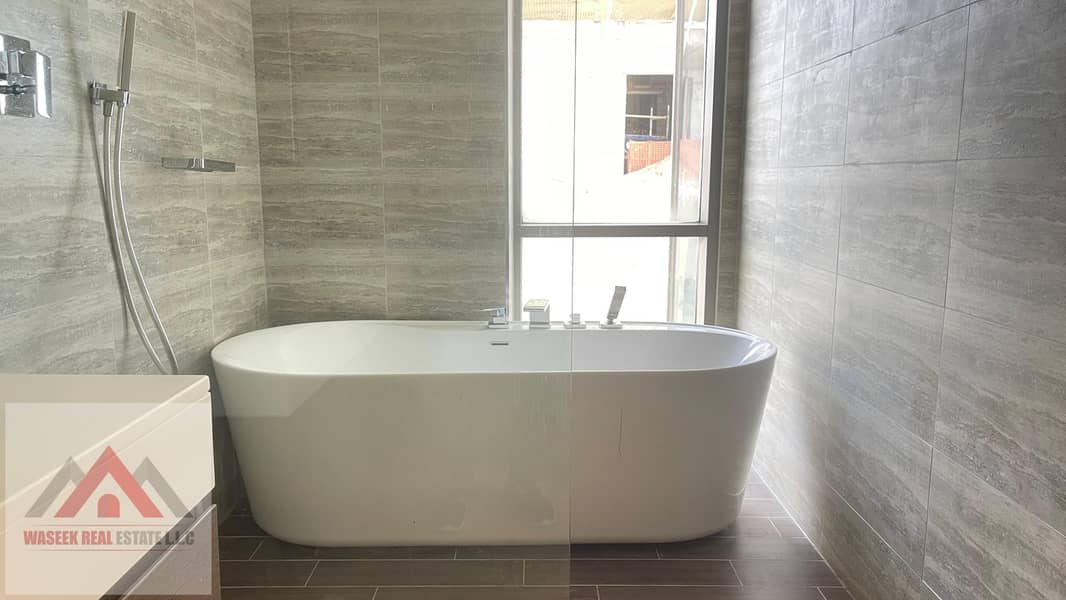 BREEZY I LIGHT AND BEAUTIFULLY MODERN - Image 6