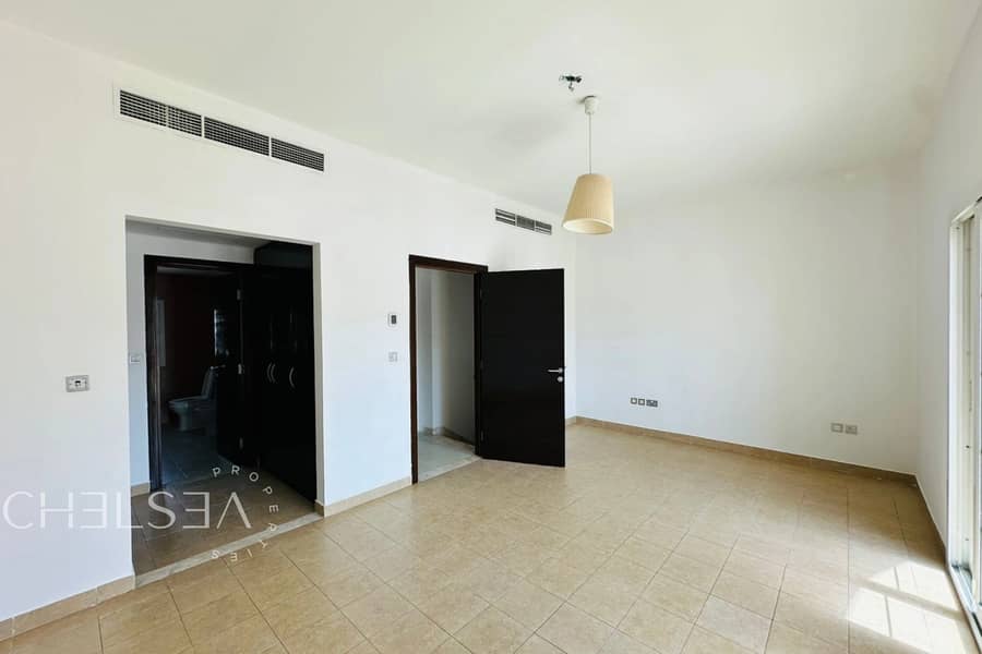 SINGLE ROW | CONVERTIBLE BEDROOM | ACCESSIBLE