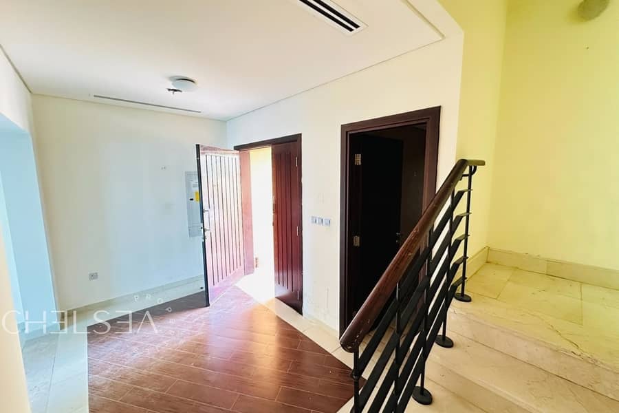 SINGLE ROW | CONVERTIBLE BEDROOM | ACCESSIBLE - Image 8