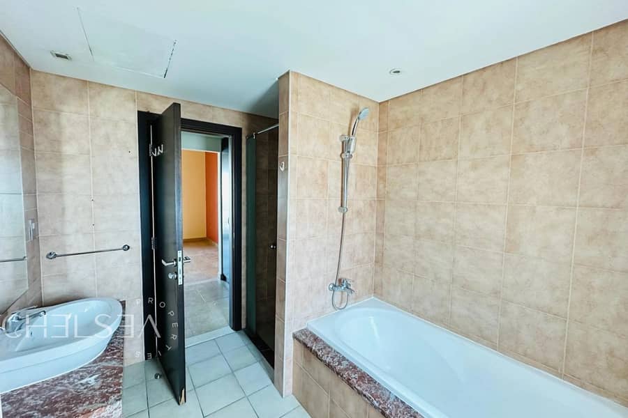 SINGLE ROW | CONVERTIBLE BEDROOM | ACCESSIBLE - Image 9