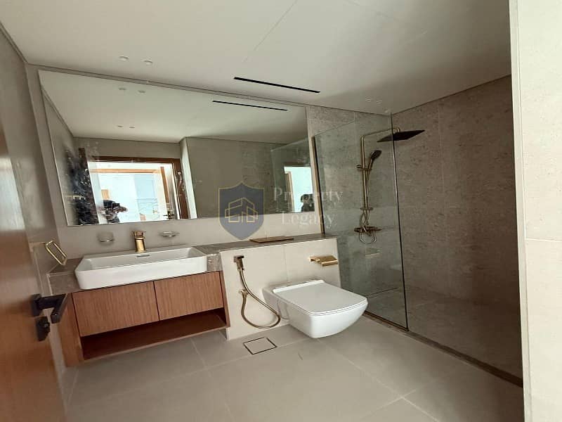 Skyline View | Prime Location | High Floor - Image 6