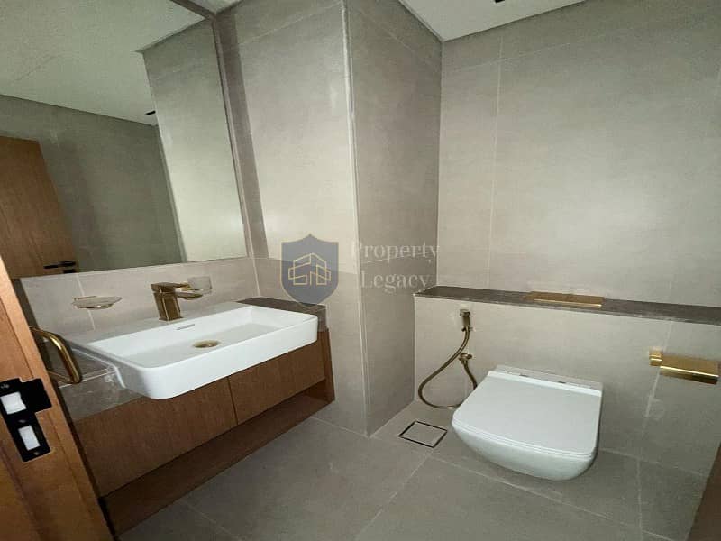 Skyline View | Prime Location | High Floor - Image 7