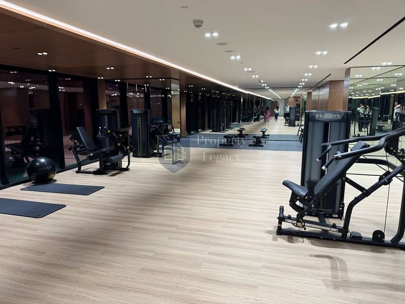 Skyline View | Prime Location | High Floor - Image 9