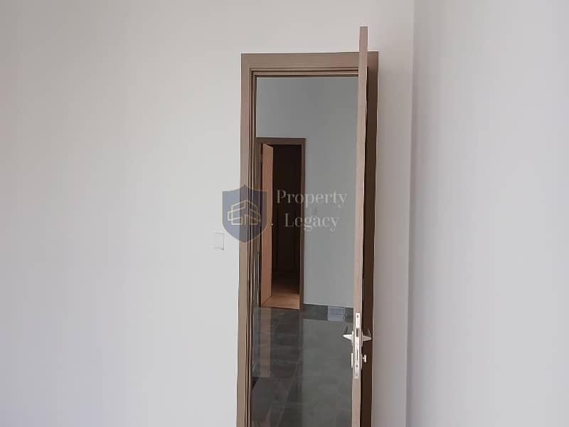 Luxury 4 BR House | Premium Location | Vacant - Image 8