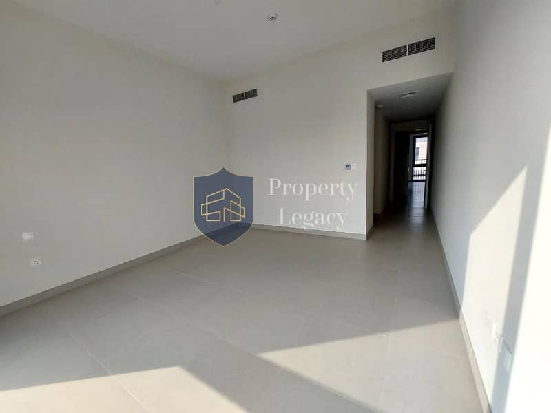 Community View | Spacious | Vacant - Image 8