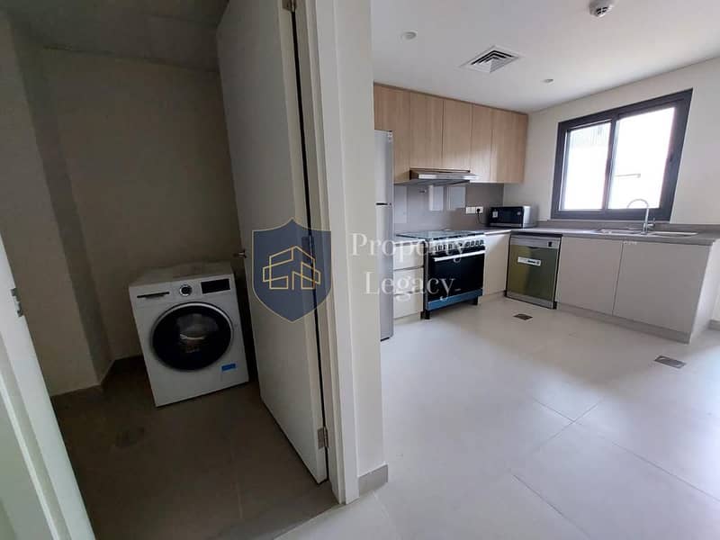 Community View | Spacious | Vacant - Image 9