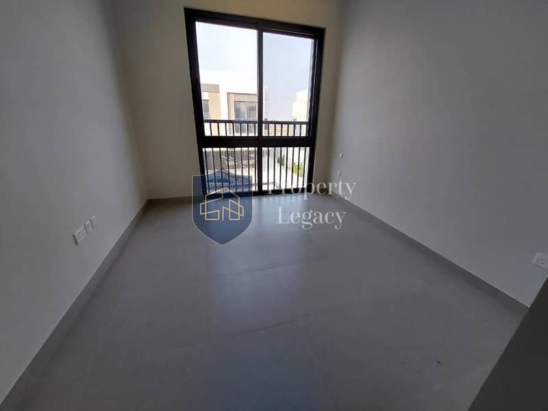 Community View | Spacious | Vacant - Image 20