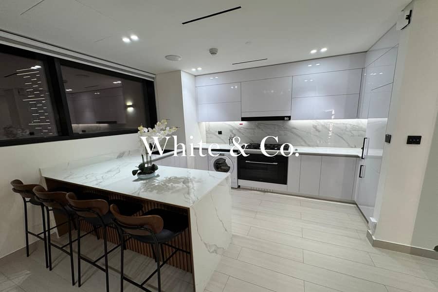 FULLY FURNISHED| PRIVATE POOL| LUXURY