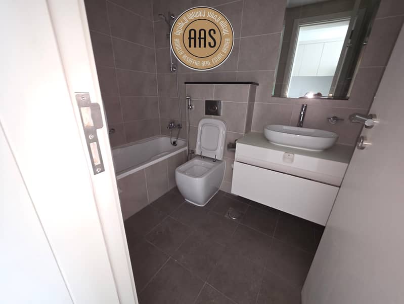 Spacious Studio Apartment With Lagoon view