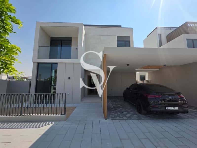 Corner Unit |Close to Market |On the Pool and Park