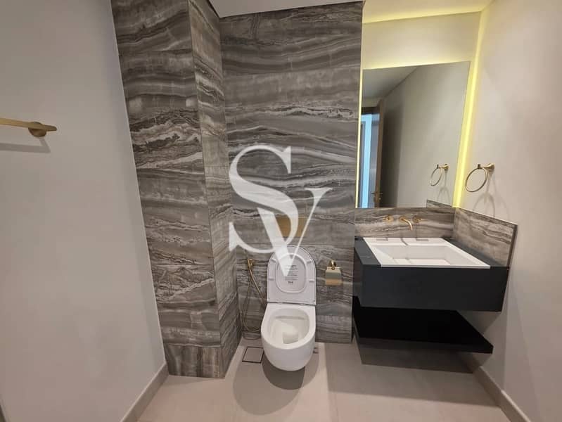 Corner Unit |Close to Market |On the Pool and Park - Image 6