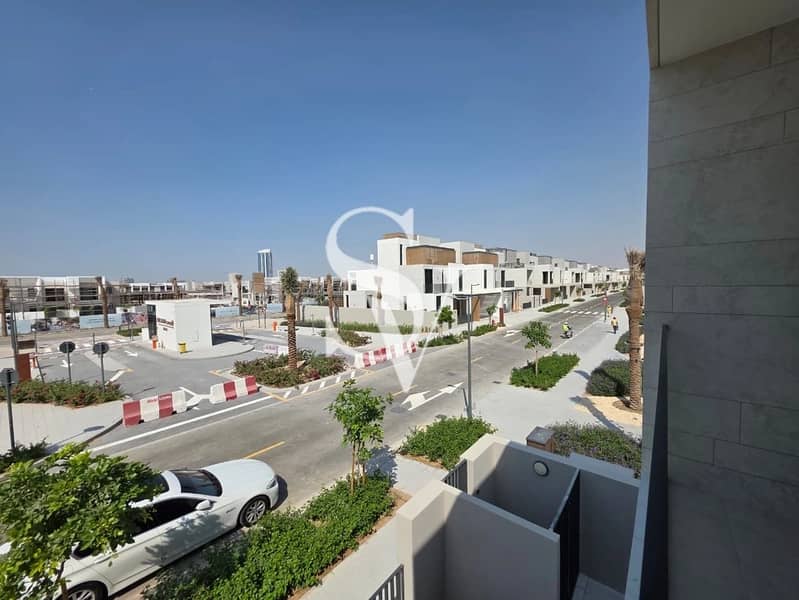 Corner Unit |Close to Market |On the Pool and Park - Image 8