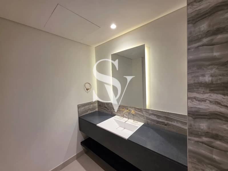 Corner Unit |Close to Market |On the Pool and Park - Image 10