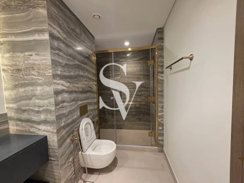 Corner Unit |Close to Market |On the Pool and Park - Image 11