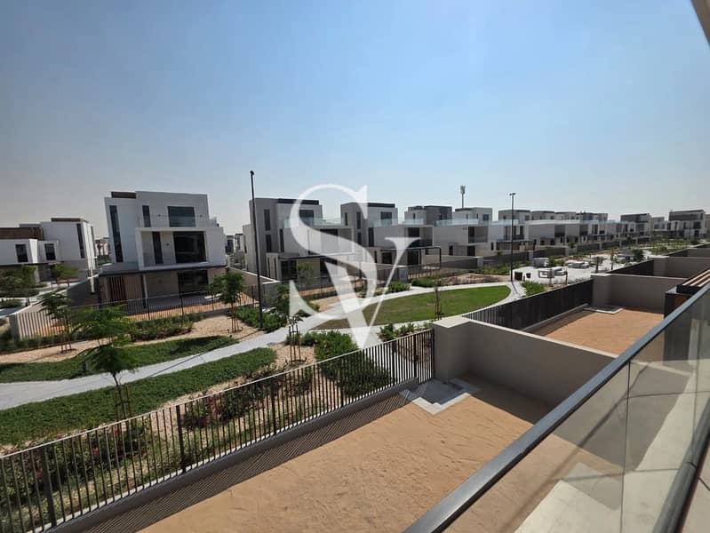 Corner Unit |Close to Market |On the Pool and Park - Image 12