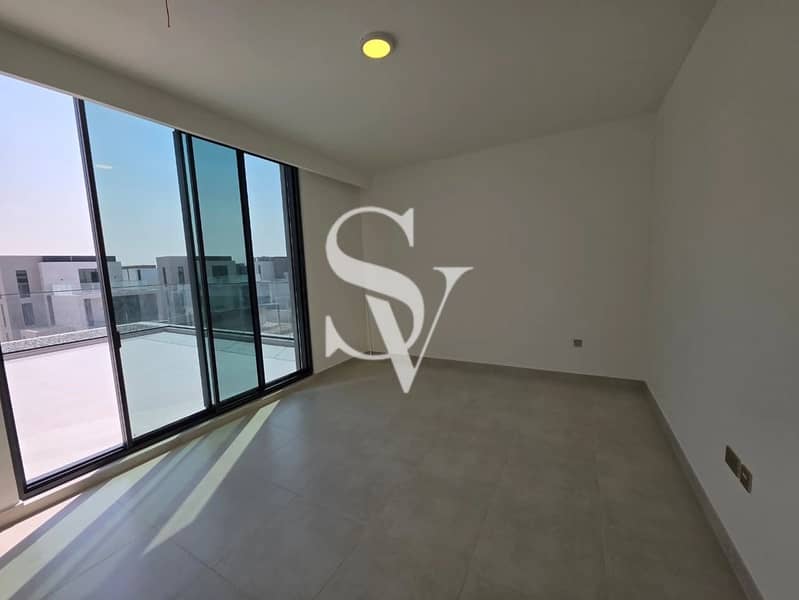 Corner Unit |Close to Market |On the Pool and Park - Image 13