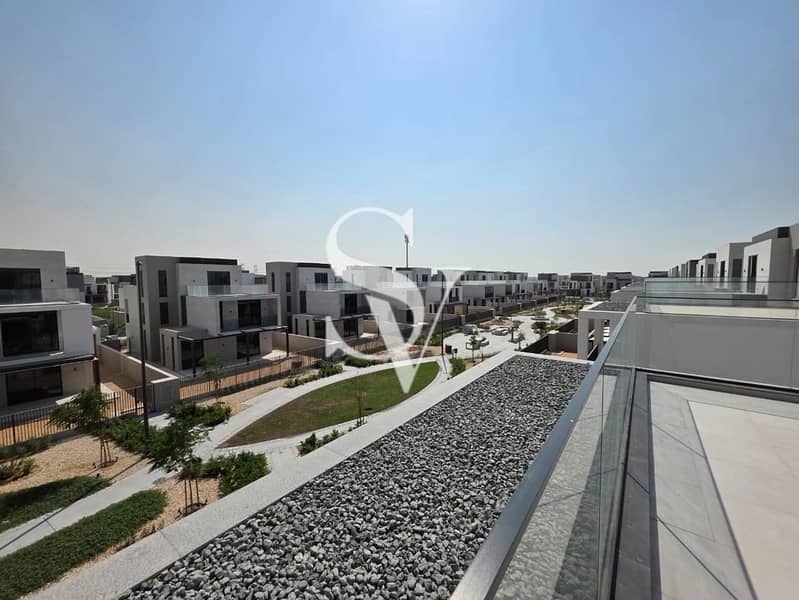Corner Unit |Close to Market |On the Pool and Park - Image 15