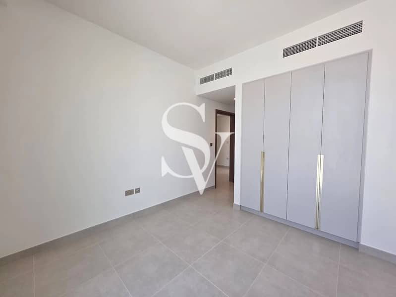 Corner Unit |Close to Market |On the Pool and Park - Image 20