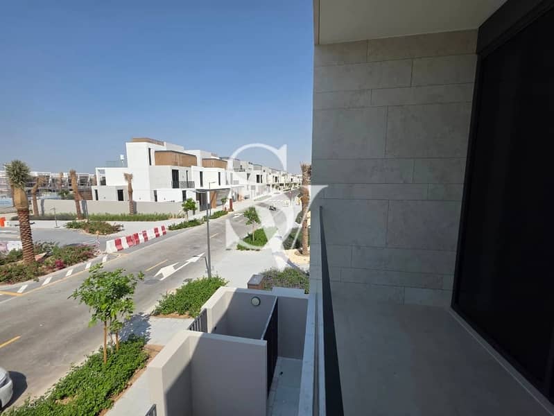 Corner Unit |Close to Market |On the Pool and Park - Image 21