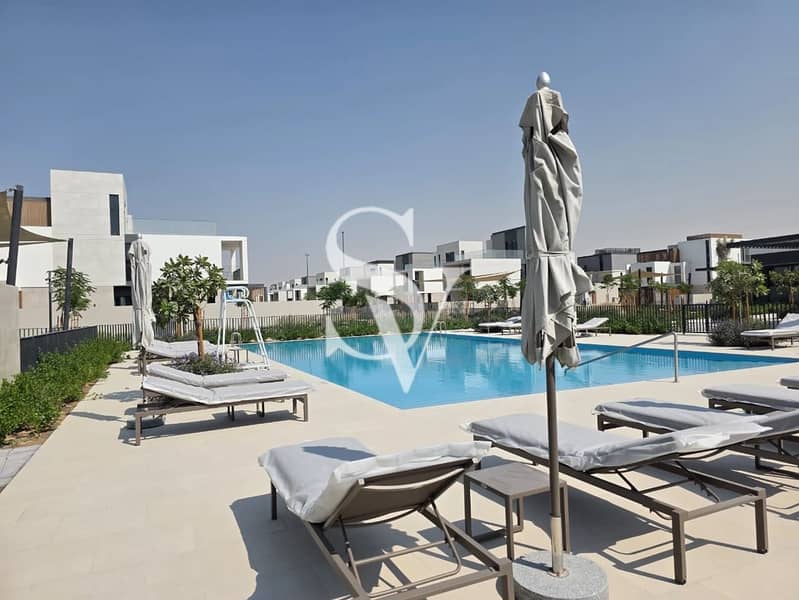 Corner Unit |Close to Market |On the Pool and Park - Image 24