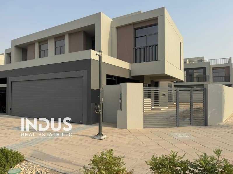 Proper Corner Plot | AMC Contract + Garage Door