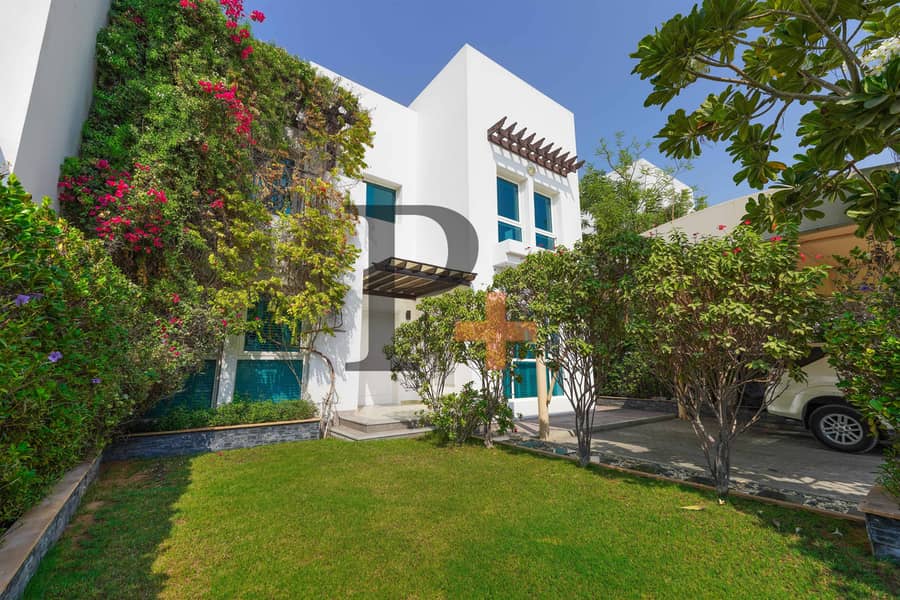 Spacious 5BR+Maids Vacant villa