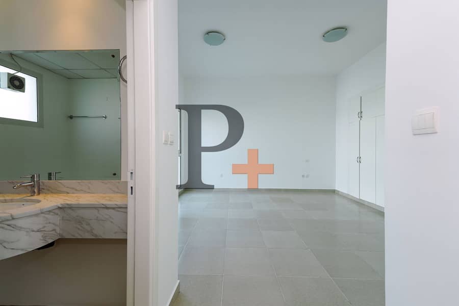 Spacious 5BR+Maids Vacant villa