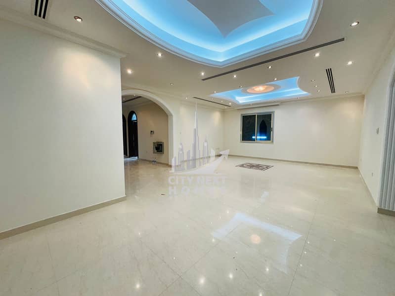 8 Bedrooms / Huge Majlis / Hall / Maid / Driver