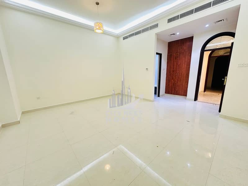 8 Bedrooms / Huge Majlis / Hall / Maid / Driver