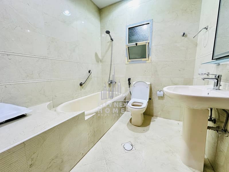 8 Bedrooms / Huge Majlis / Hall / Maid / Driver - Image 7