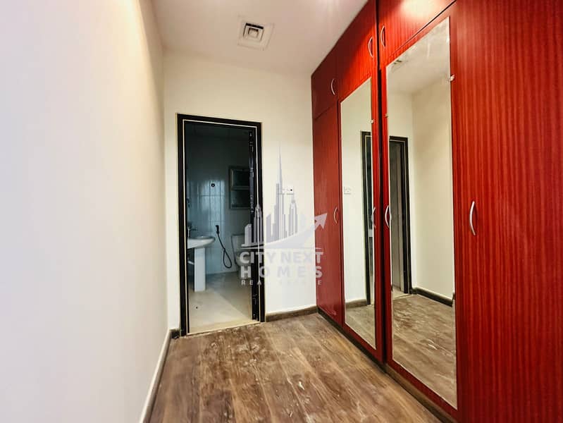 8 Bedrooms / Huge Majlis / Hall / Maid / Driver - Image 12