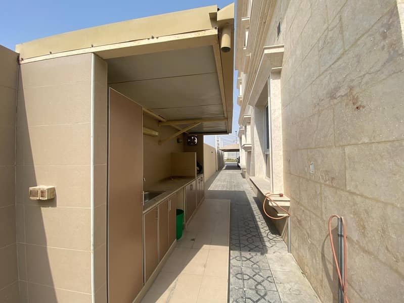 Spacious 5 BR Villa in Al Barsha South 2 - Image 25