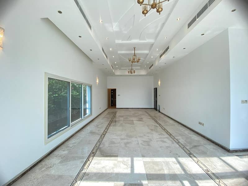 Spacious 5-BR Villa | Pool | Maids |Garden