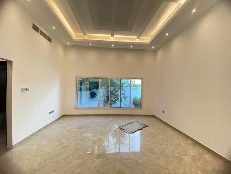 Spacious 5-BR Villa | Pool | Maids |Garden