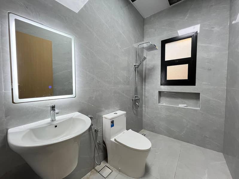 Brand New | Spacious | Ready to move in - Image 12