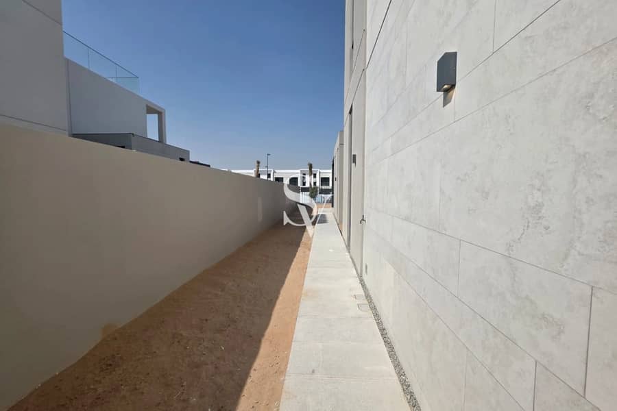 Standalone 4BR Villa-Brand New-Elie Saab Finish - Image 30