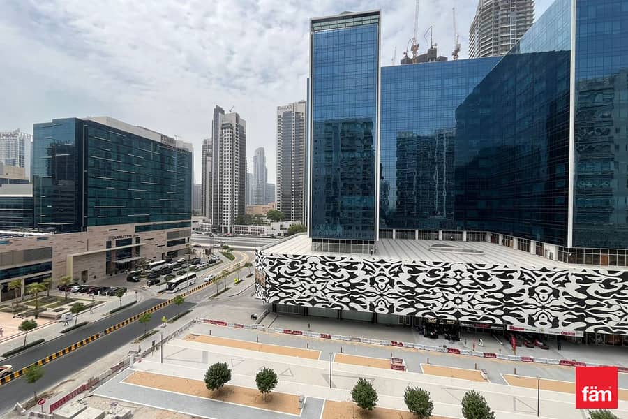 Vacant | Bright Unit | Fully furnished