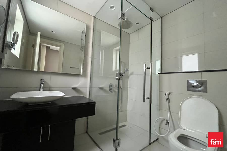 Vacant | Bright Unit | Fully furnished - Image 18