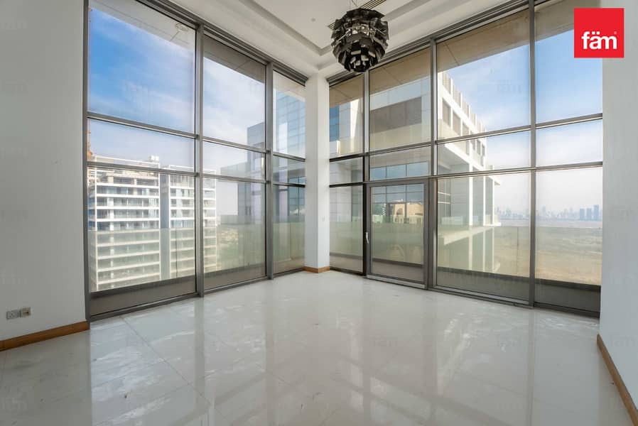 Spacious apt, Burj Khalifa view, near metro!
