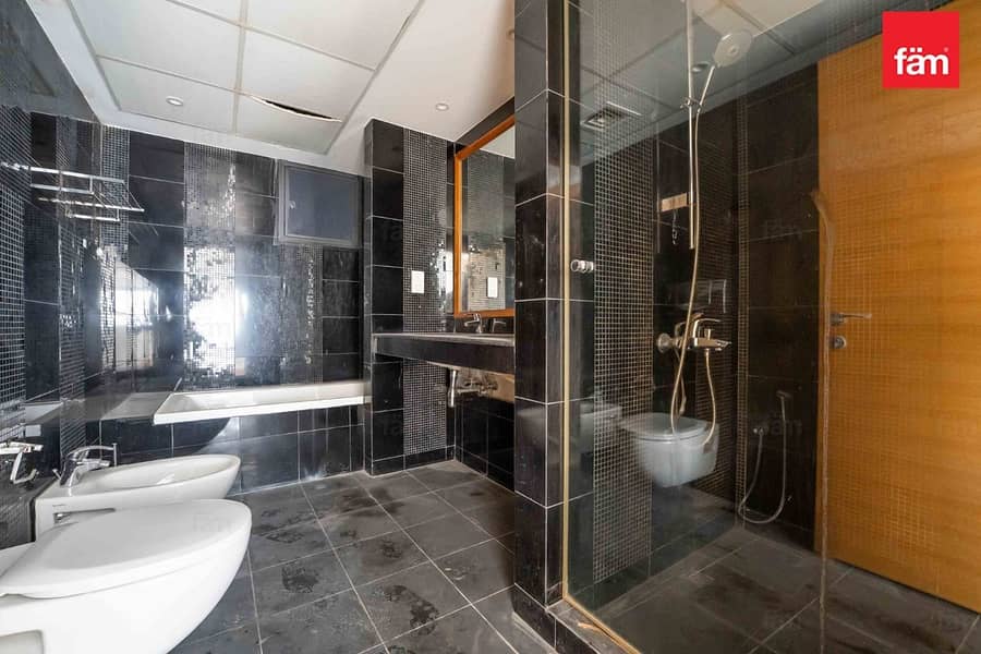 Spacious apt, Burj Khalifa view, near metro! - Image 11