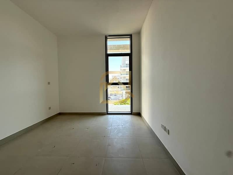 Stylish Residence | Peaceful Community | 4 chqs - Image 6