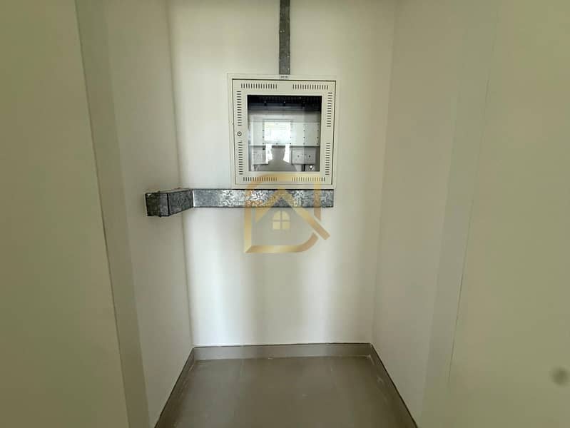 Stylish Residence | Peaceful Community | 4 chqs - Image 7