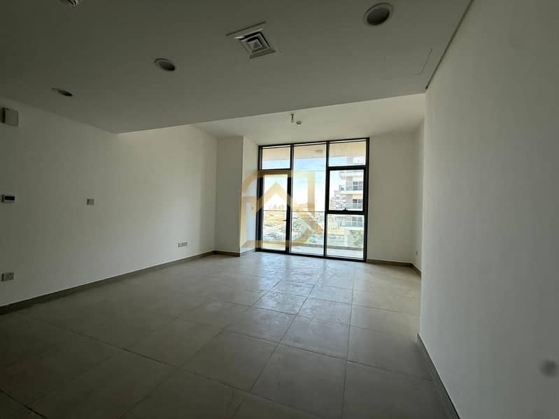 Stylish Residence | Peaceful Community | 4 chqs - Image 8