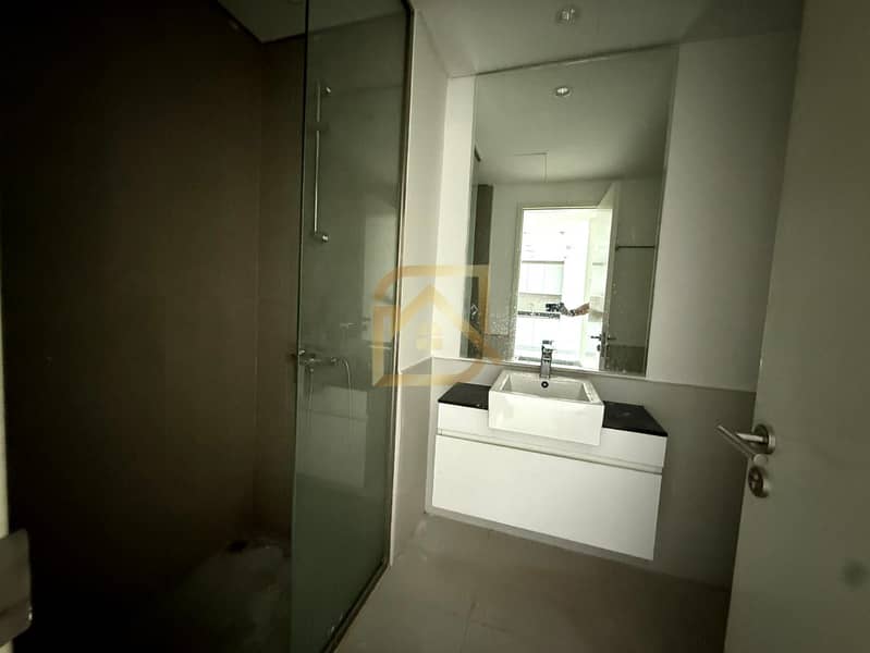 Stylish Residence | Peaceful Community | 4 chqs - Image 16